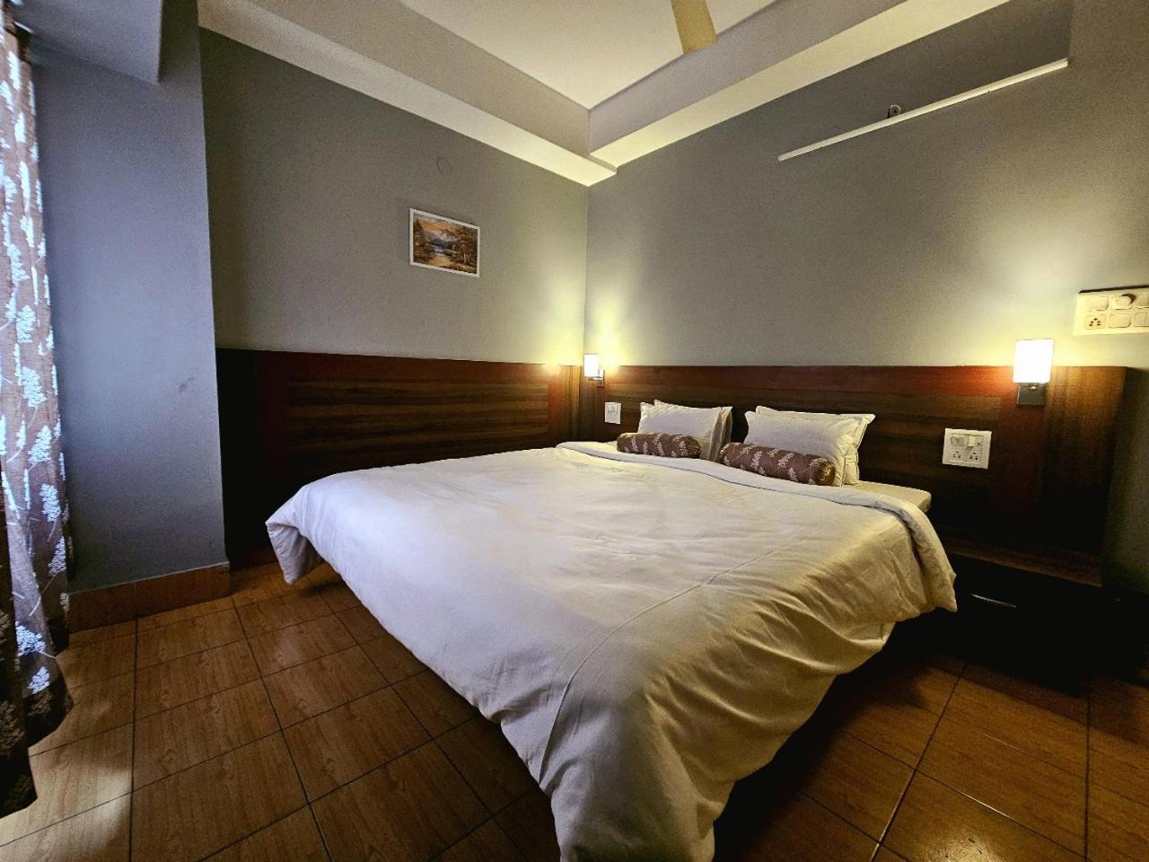 Hotel Vishal Сіліґурі Екстер'єр фото