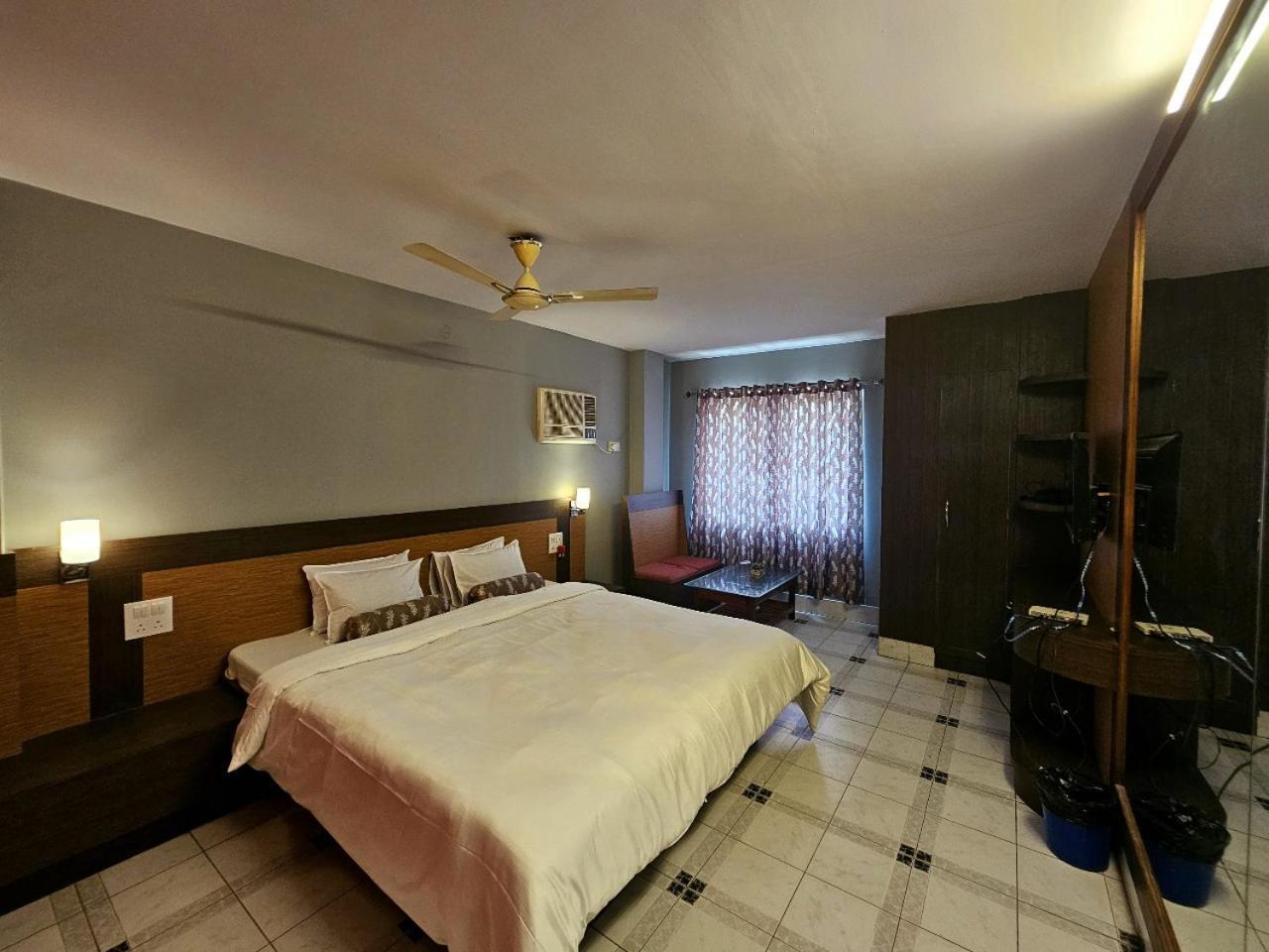 Hotel Vishal Сіліґурі Екстер'єр фото
