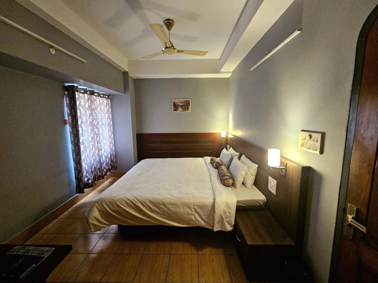 Hotel Vishal Сіліґурі Екстер'єр фото