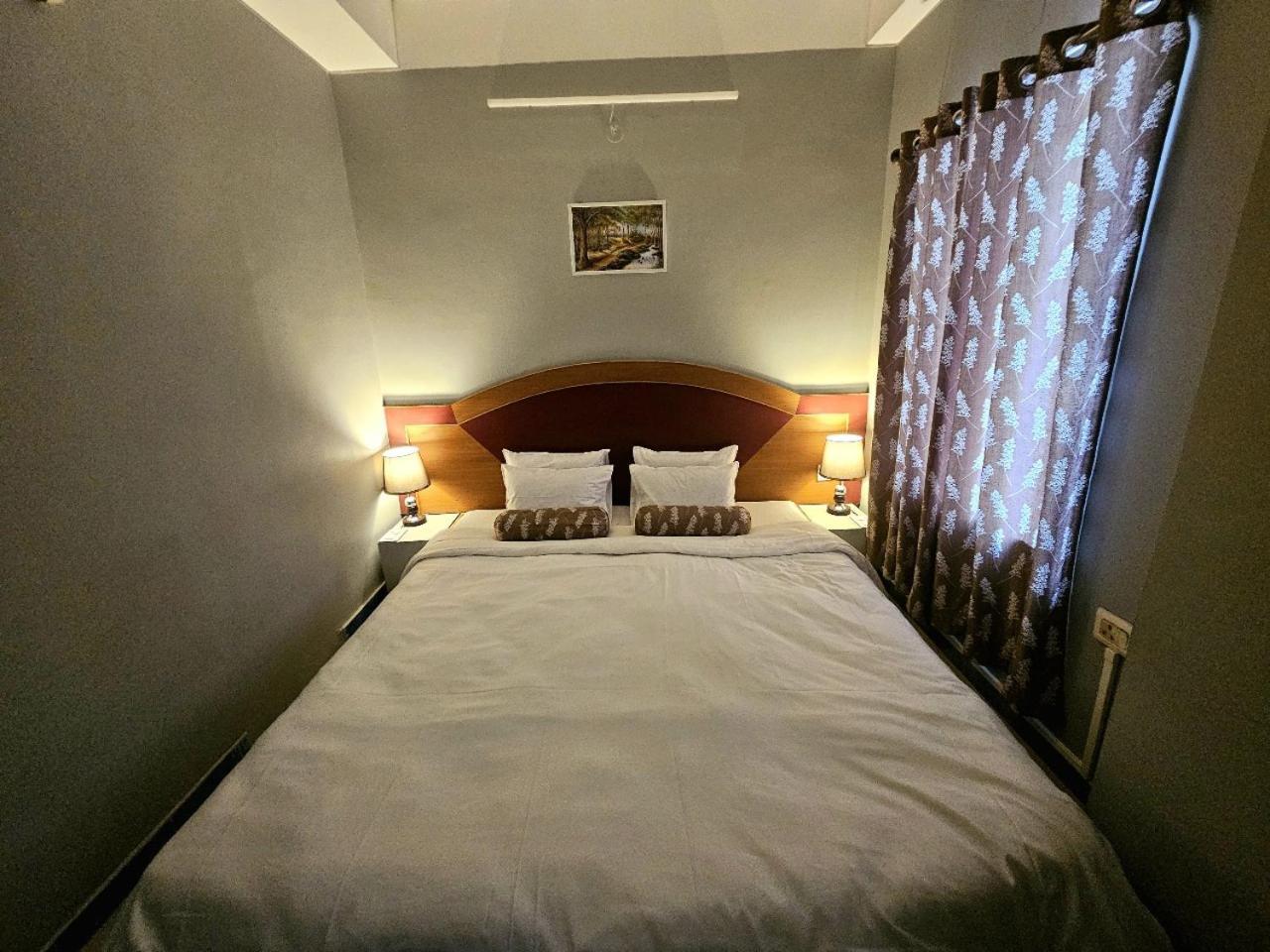 Hotel Vishal Сіліґурі Екстер'єр фото